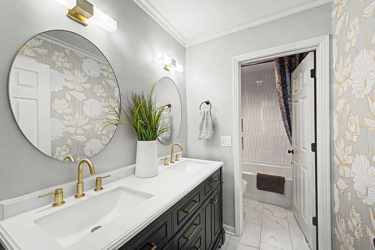 Secondary bathroom with clean, modern touches