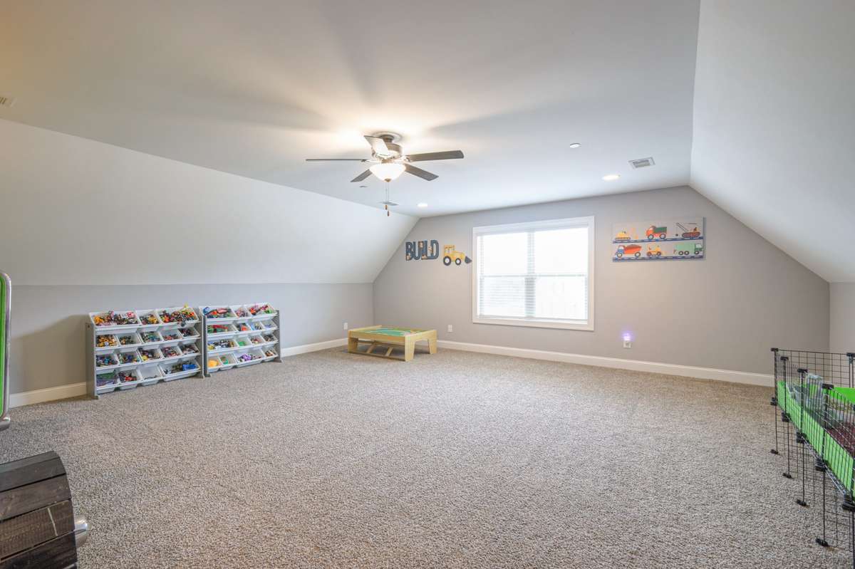 Spacious bonus room