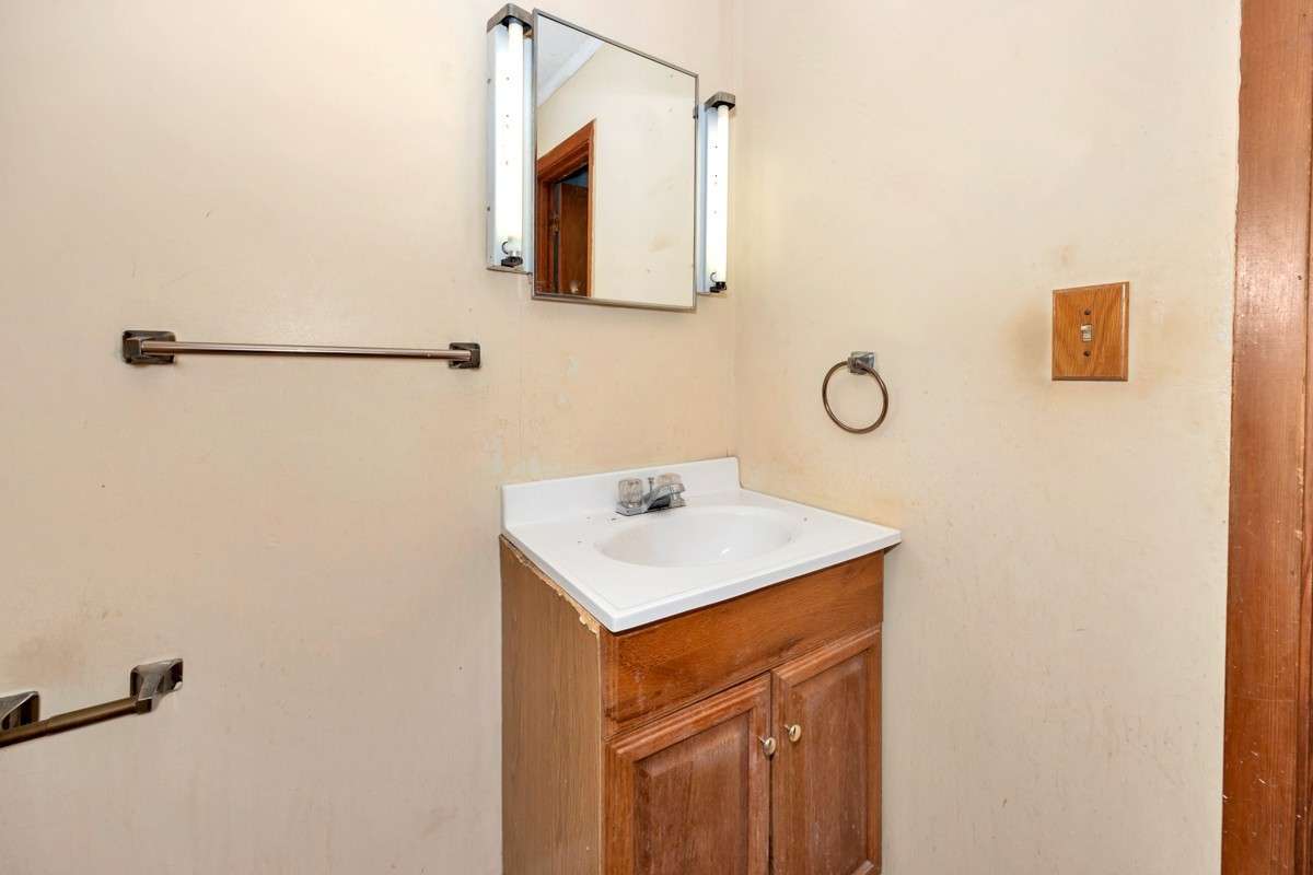 3/4 bathroom- tile flooring, tile shower, crown molding