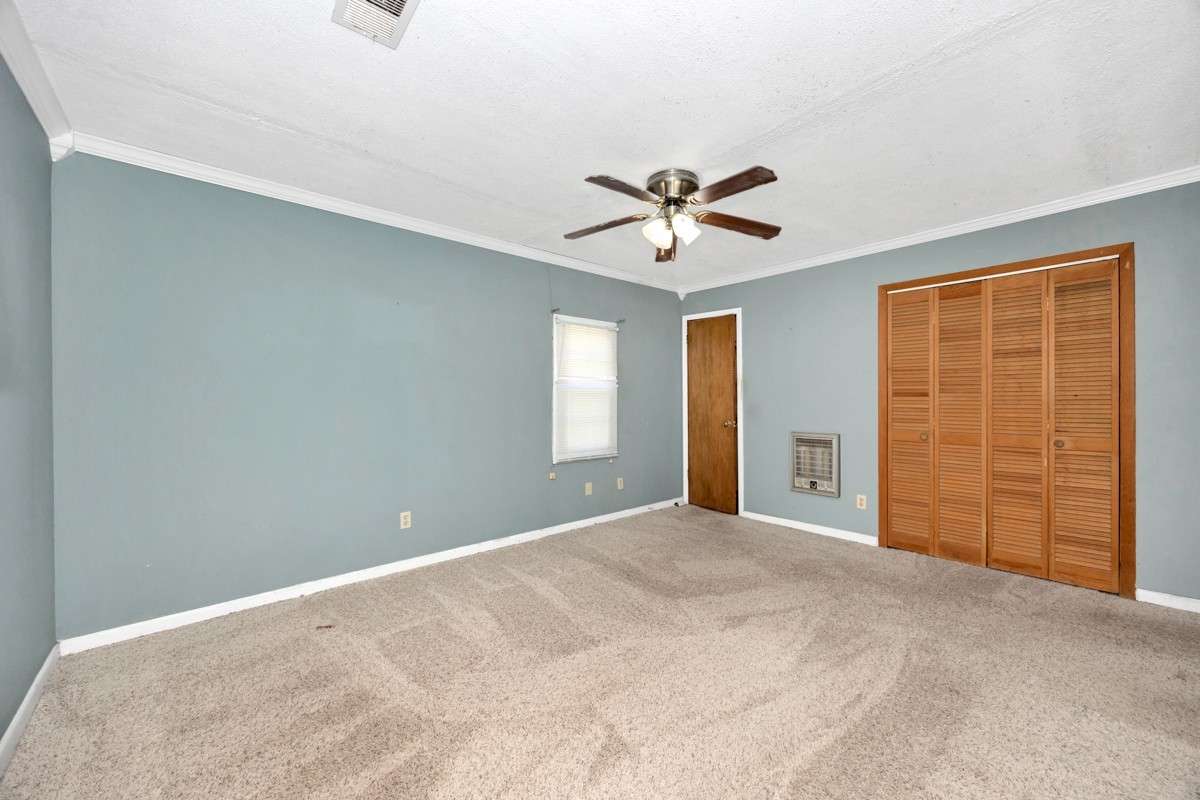 Bedroom- carpet, crown molding, ceiling fan