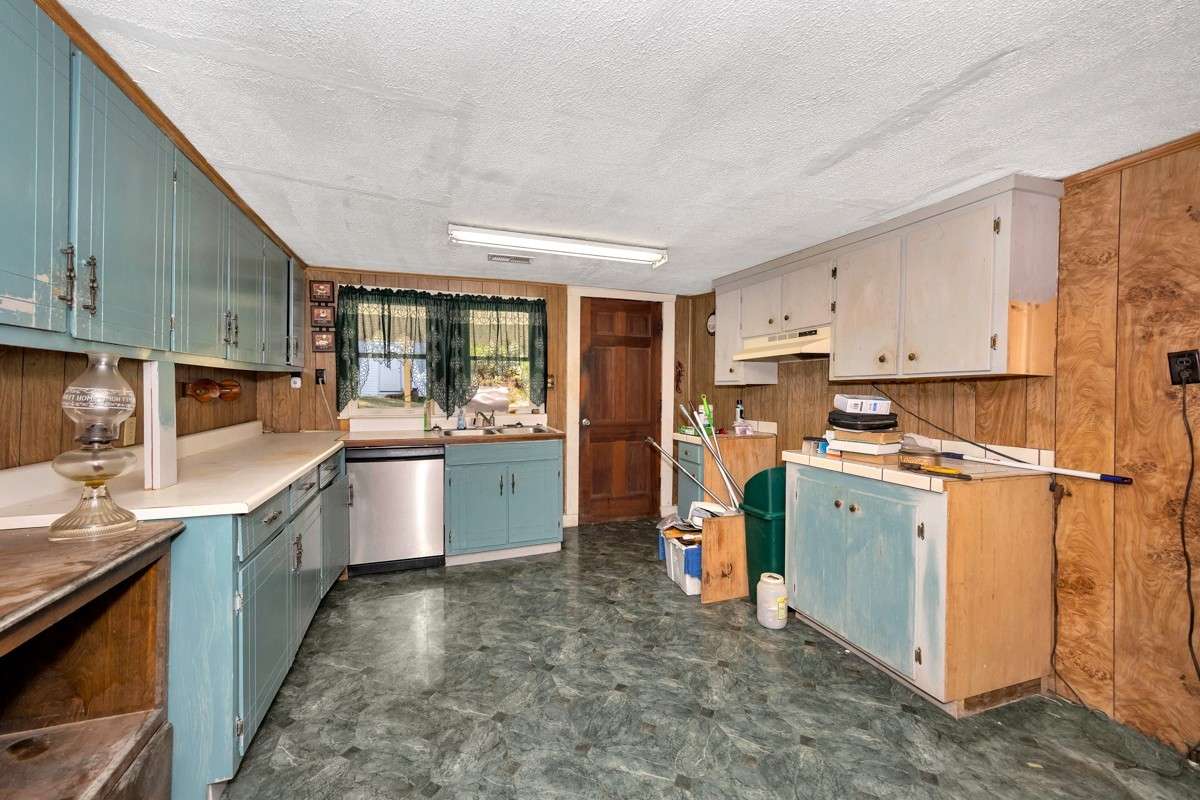 Eat-In Kitchen- vinyl flooring, crown molding