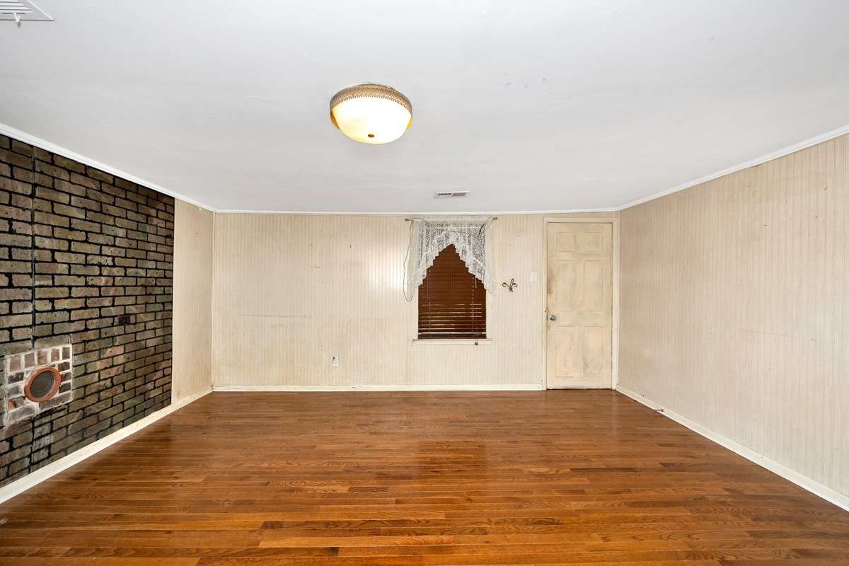 Living Room- wood flooring, crown molding
