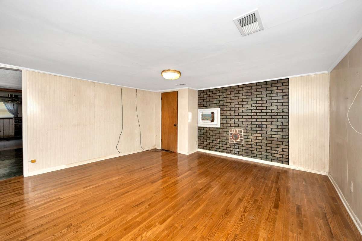 Living Room- wood flooring, crown molding