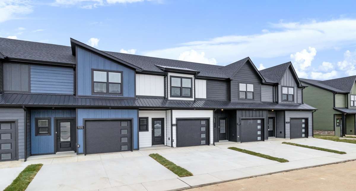 11 South features luxurious modern townhomes & is conveniently located minutes away from I24, Exit 11.