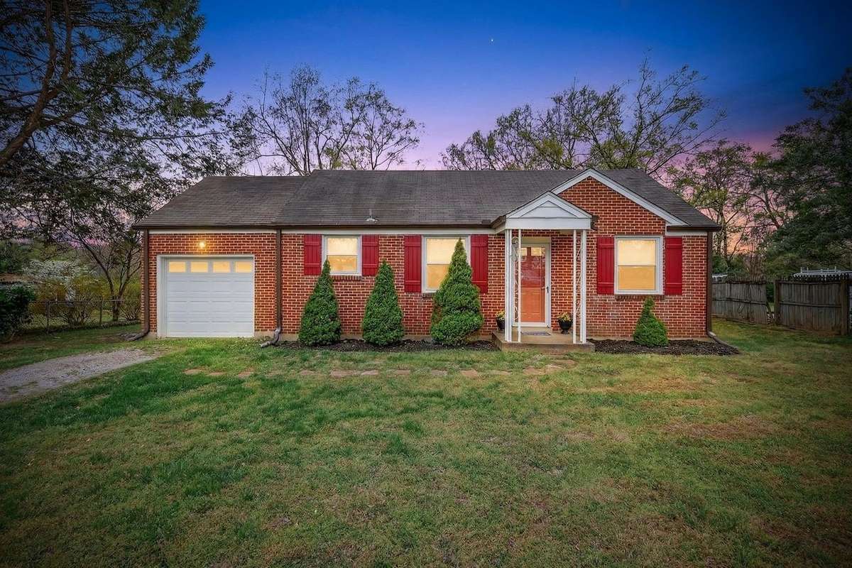 East Nashville charmer with hardwood floors thru-out, tile in bathroom, level .31 acre lot and easy access to many East Nashville hot spots!  Also easy access to all major interstates, Briley Parkway with quick travel to BNA-Nashville airport.