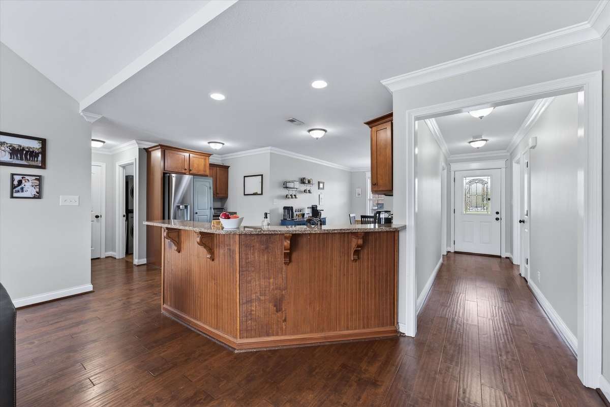 Kitchen - Bar seating area