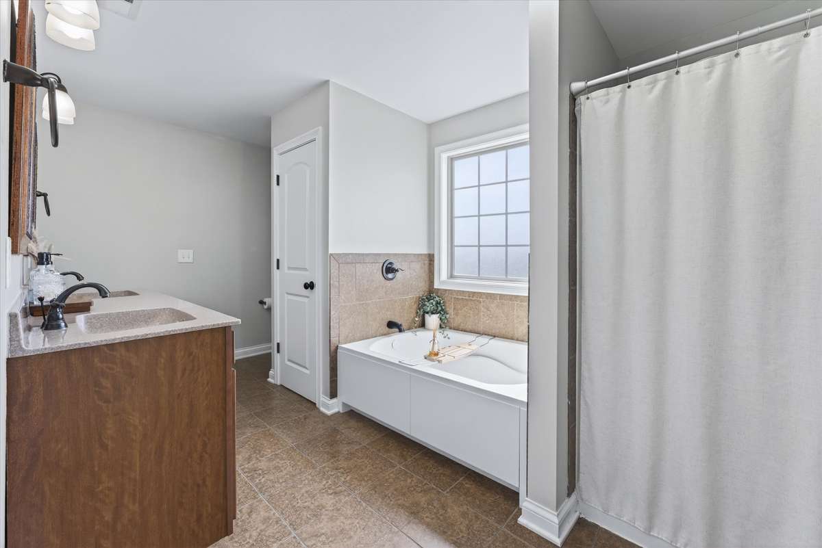 Primary bathroom - Tub and Shower