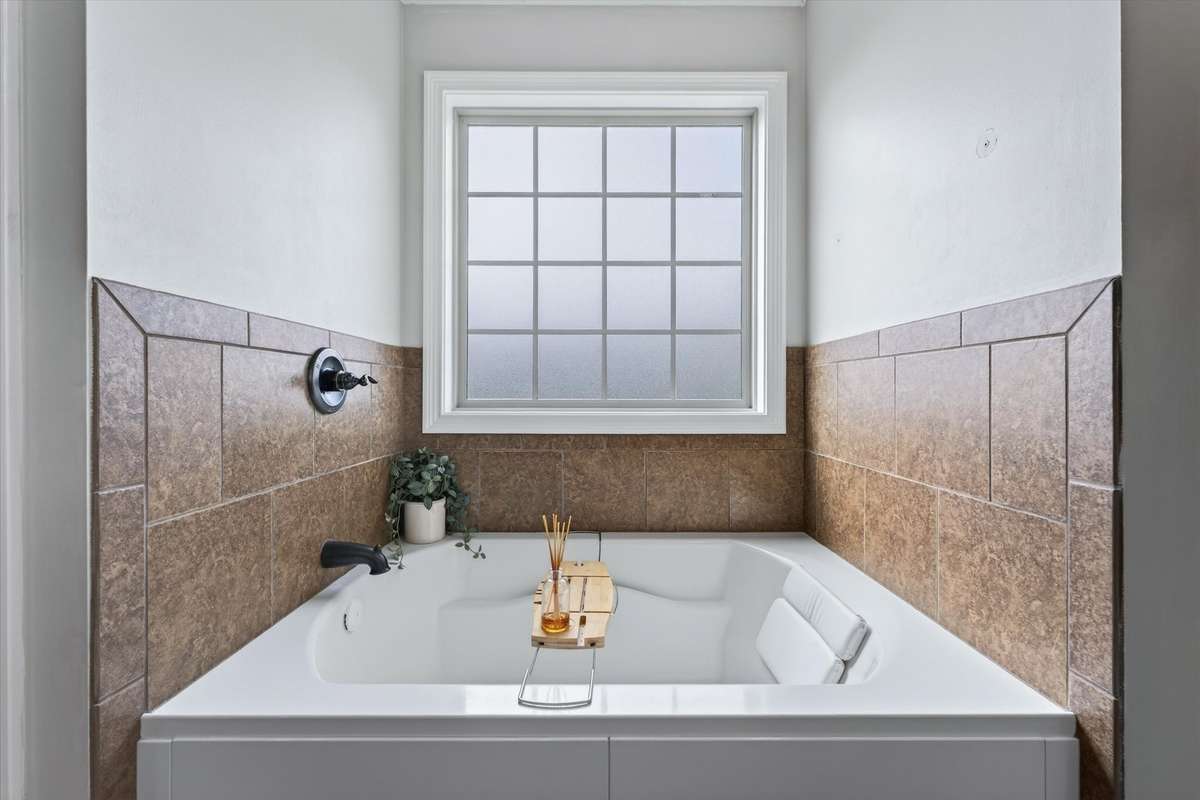 Primary bathroom tub