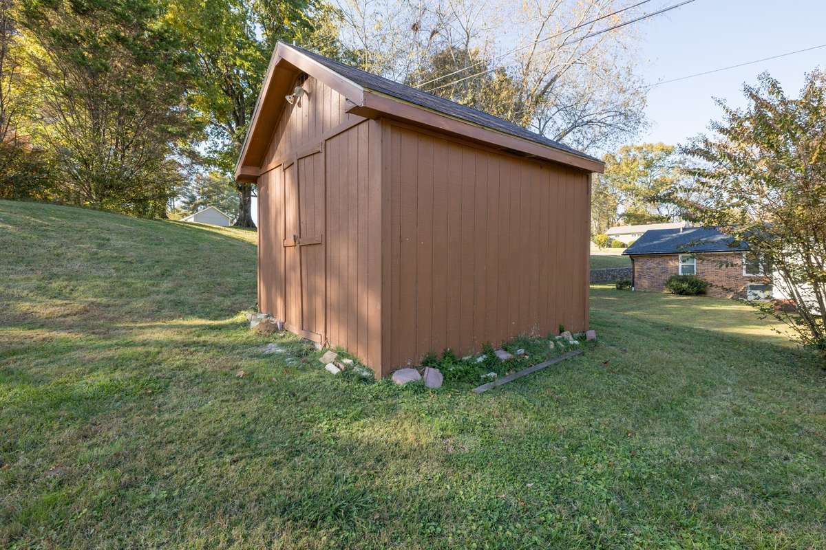 Storage building for storing tools or flower pots