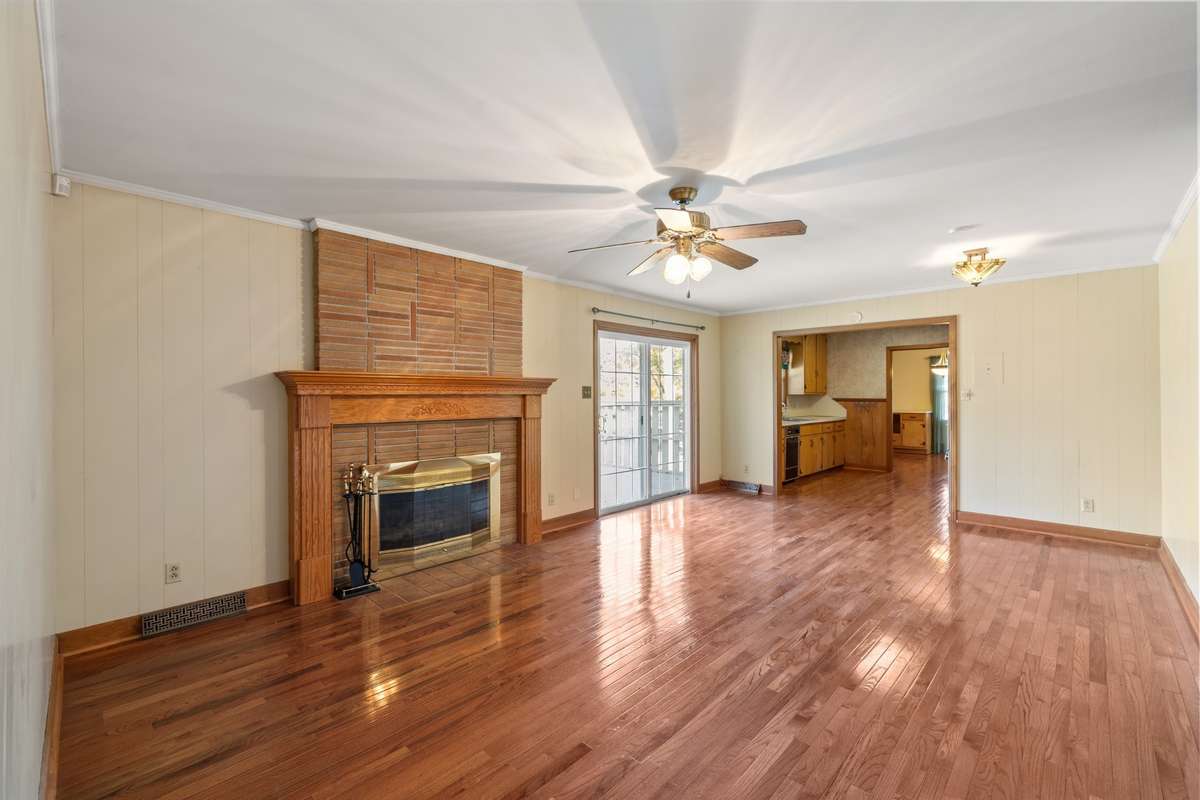 Large Greatroom with fireplace and ceiling fans