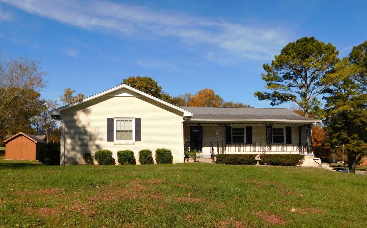 Another view of front of house