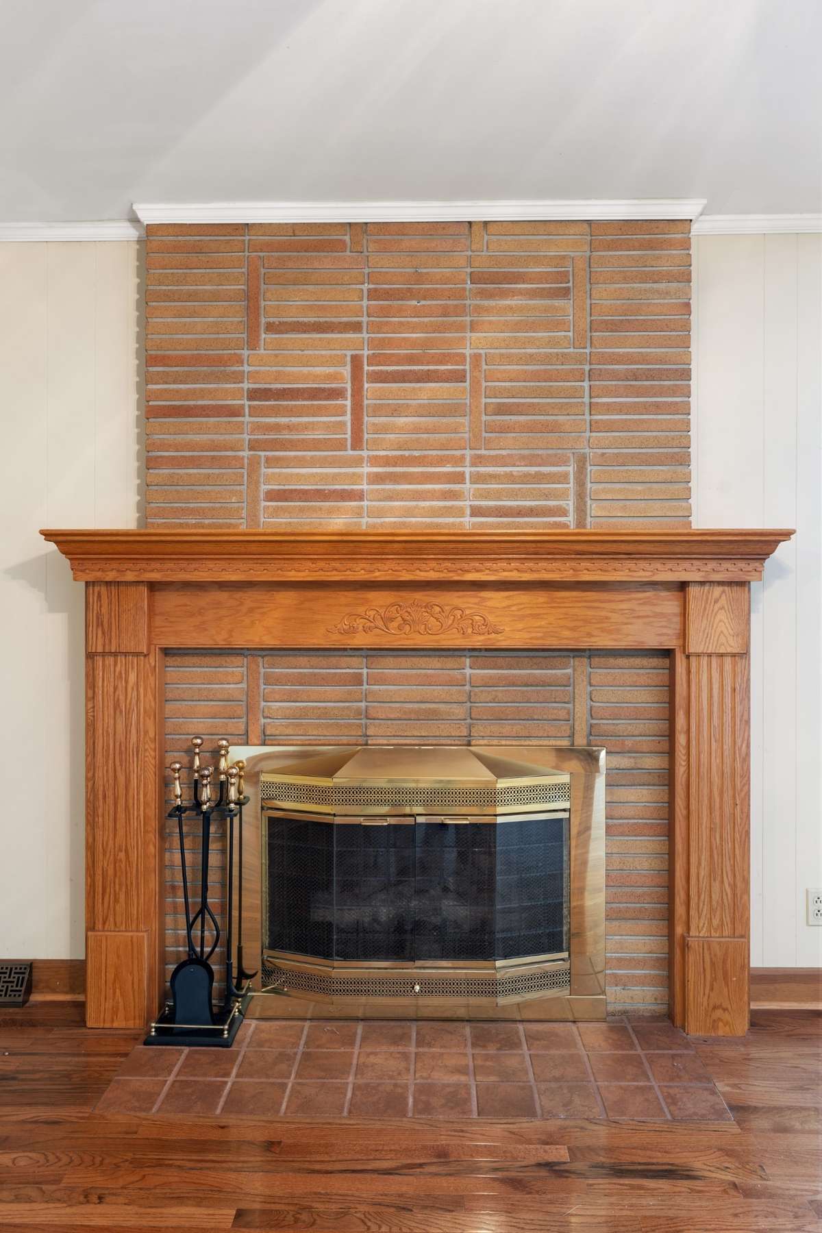 Fireplace has gas logs