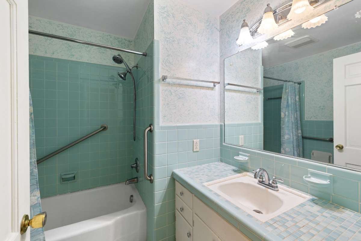 Hall bath that is set up for the handicapped holders