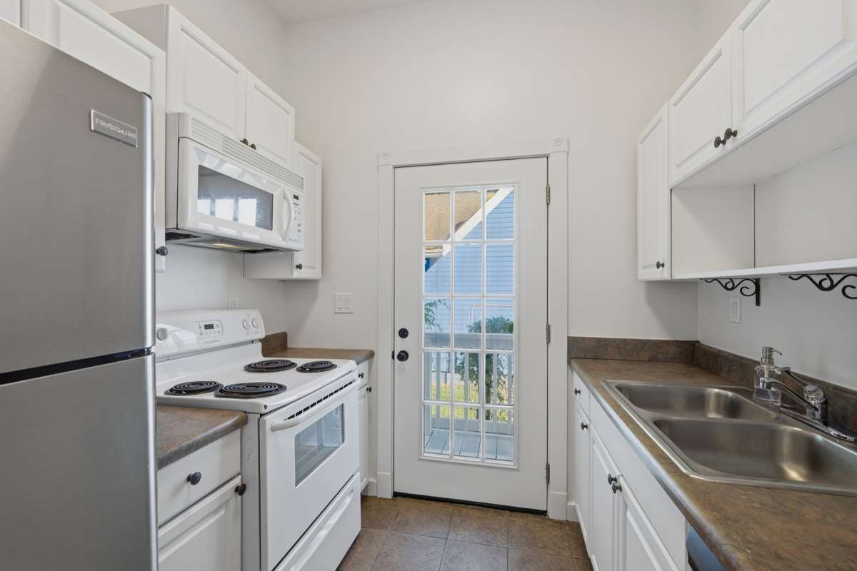 This kitchen has a great layout and lots of functionality even with its smaller footprint.