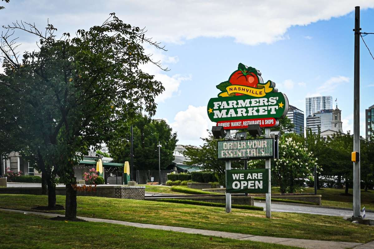 The Farmers' Market also has an indoor market that is open daily and is a great place to meet and have breakfast, lunch, or dinner.