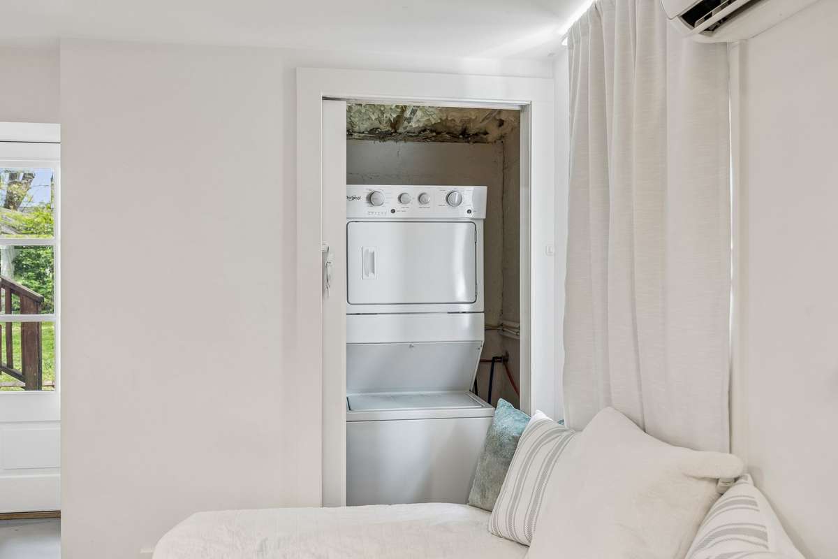 bonus area has 2nd Wash and Dryer