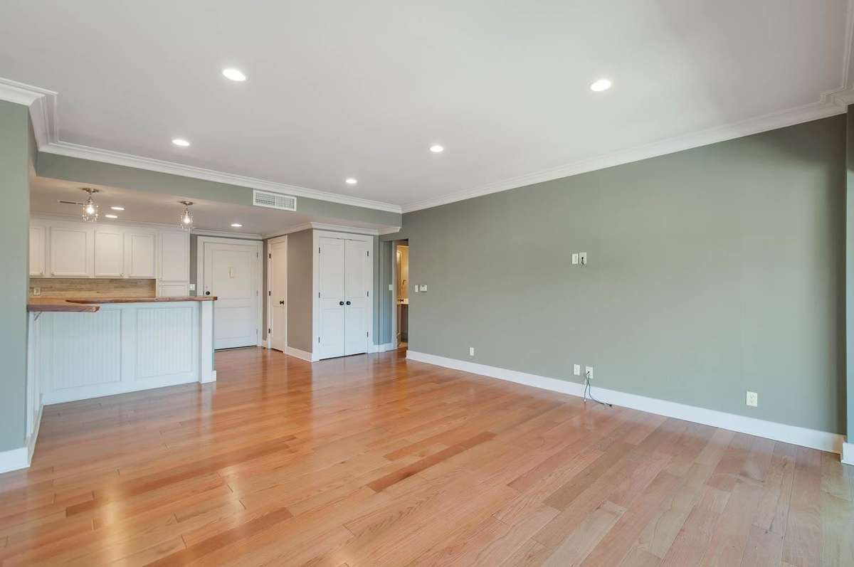 Living Room facing the entrance