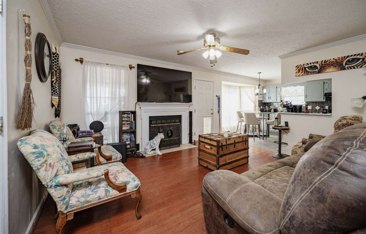 Room is now empty and is larger than appears in image.