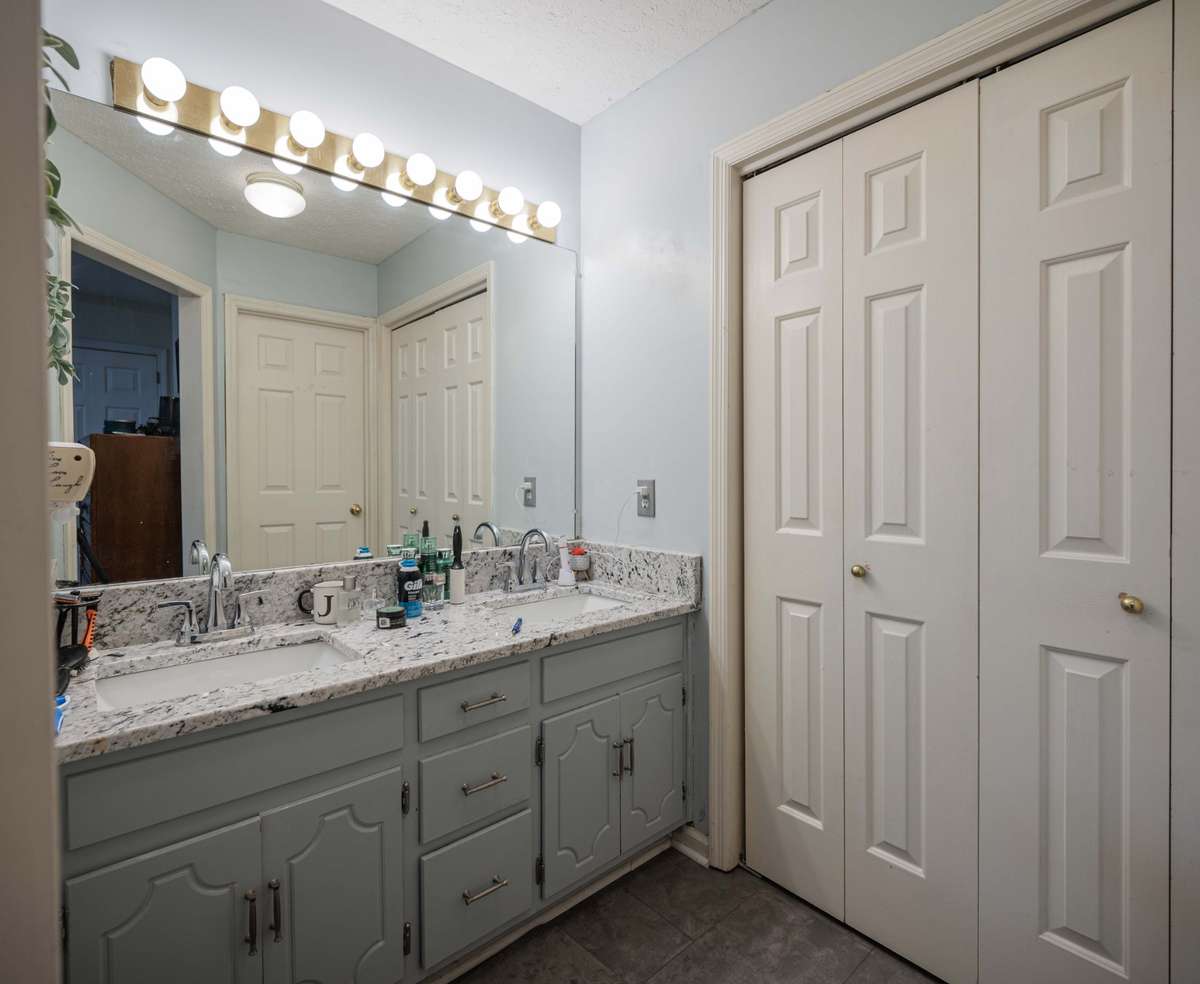double sink vanity in master bathroom