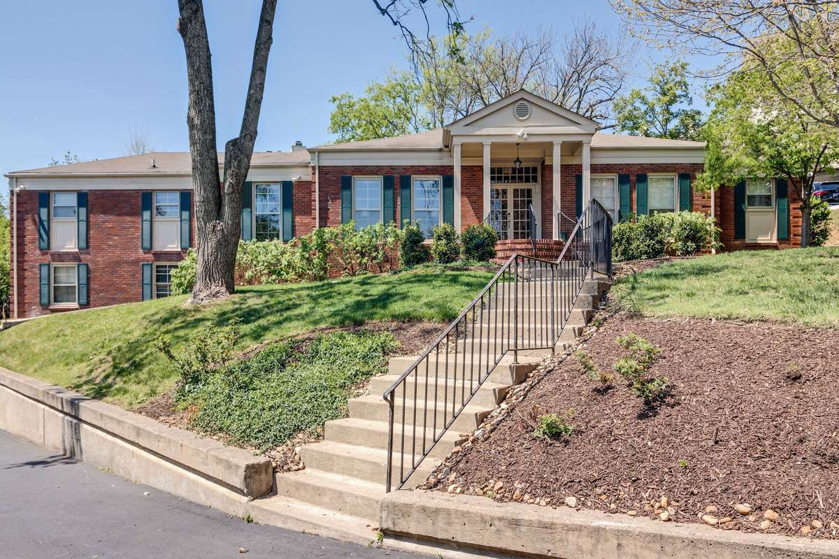The Hillsborough club house is located right down the driveway!