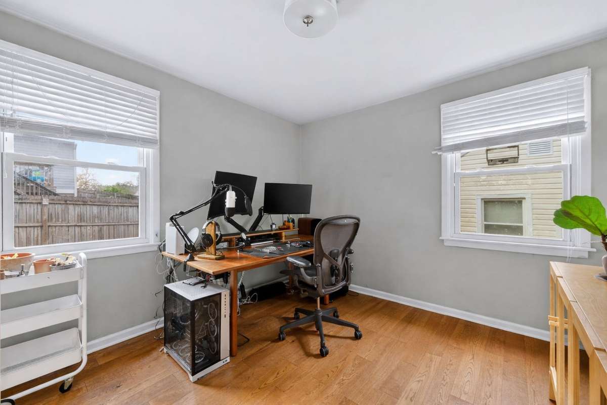 Bedroom 2/Home Office