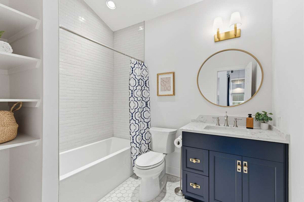 Full bath in the bonus room/bedroom over the garage.