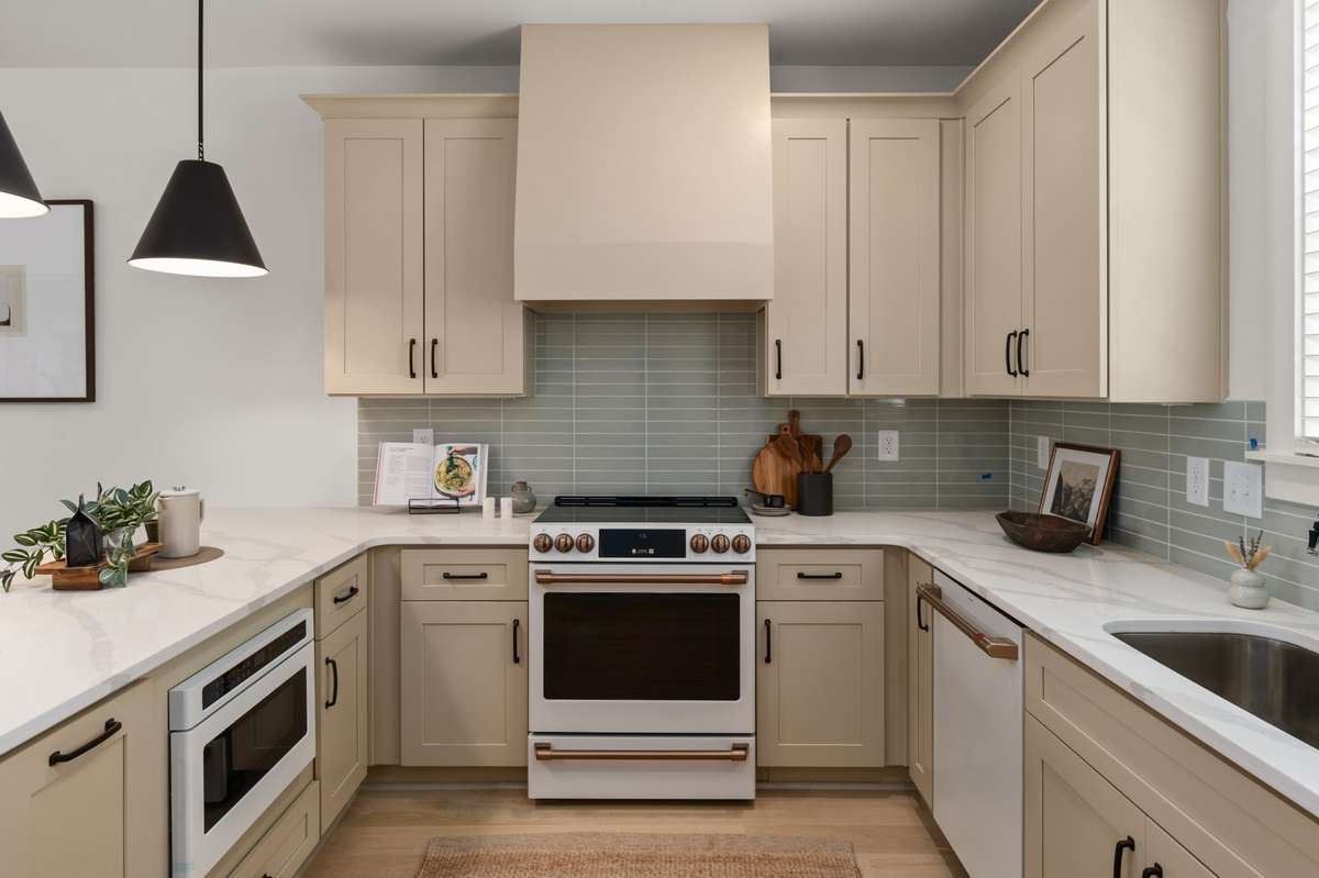 ***Please note images of model home include finishes that are not included in the list price.