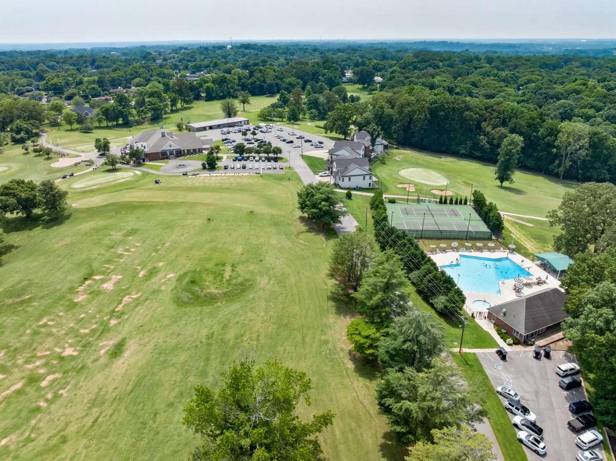 Country Club, Pool, Tennis Courts
