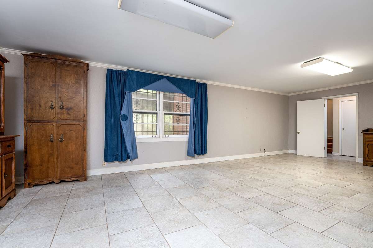Bonus in the Basement with tiled floor and double window for natural light. Door leading to the garage