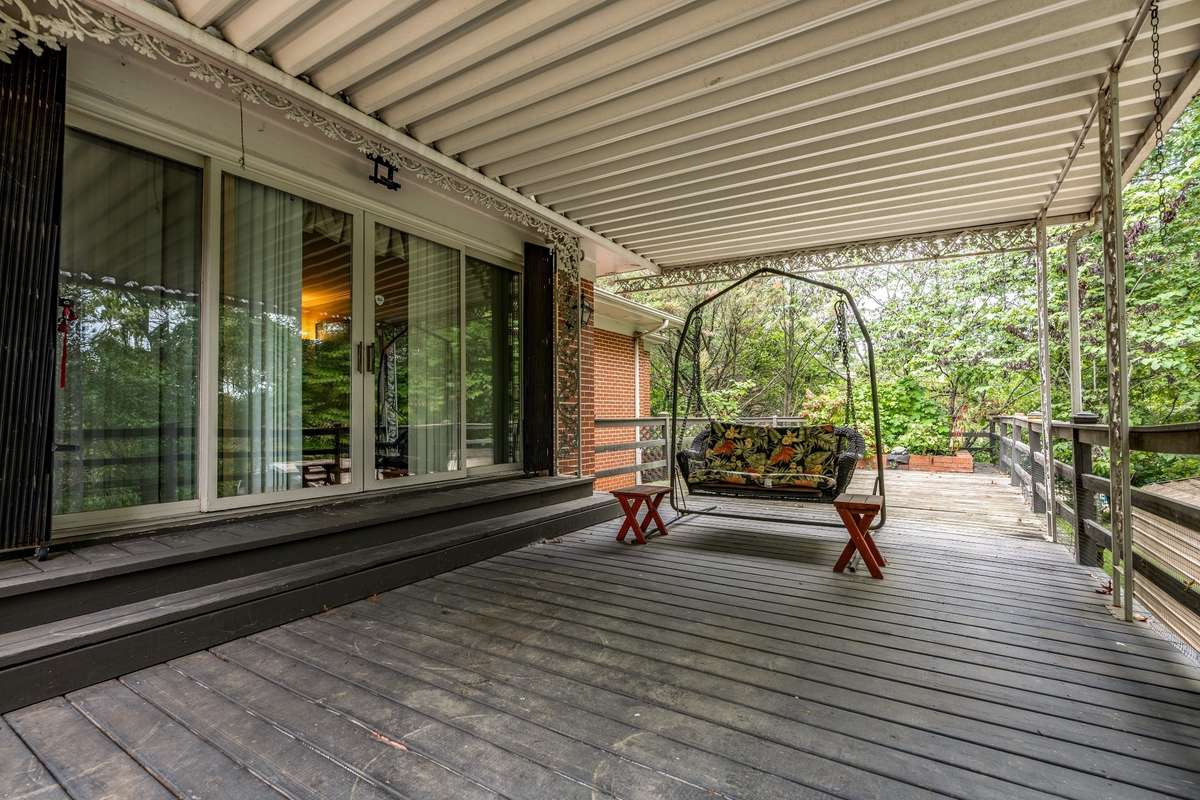 One could easily relax and swing here for hours