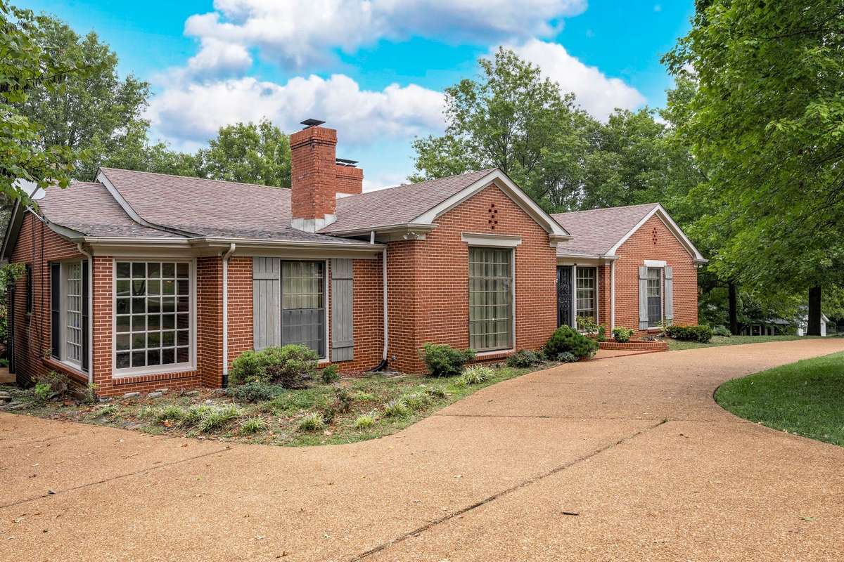 Welcome HOME to 1037 Rolling Fields Circle, Columbia TN