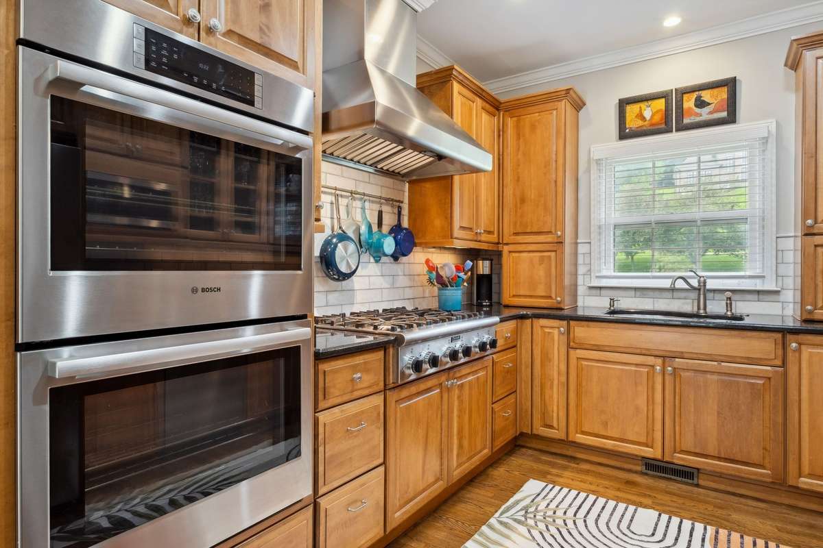 The Bosch double ovens were installed in 2022.