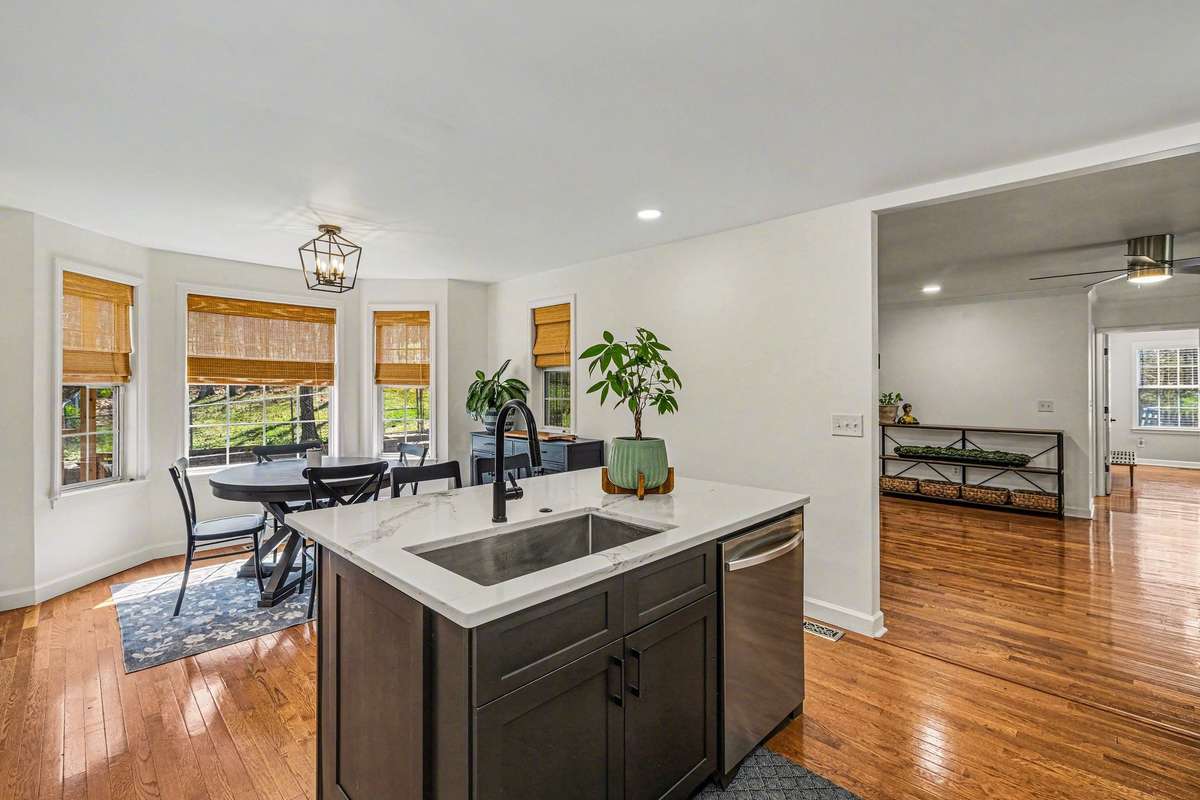 The eat in area off the kitchen is perfection!