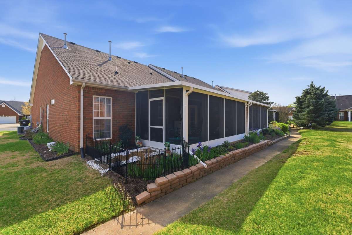 Plenty of greenspace in your side yard.