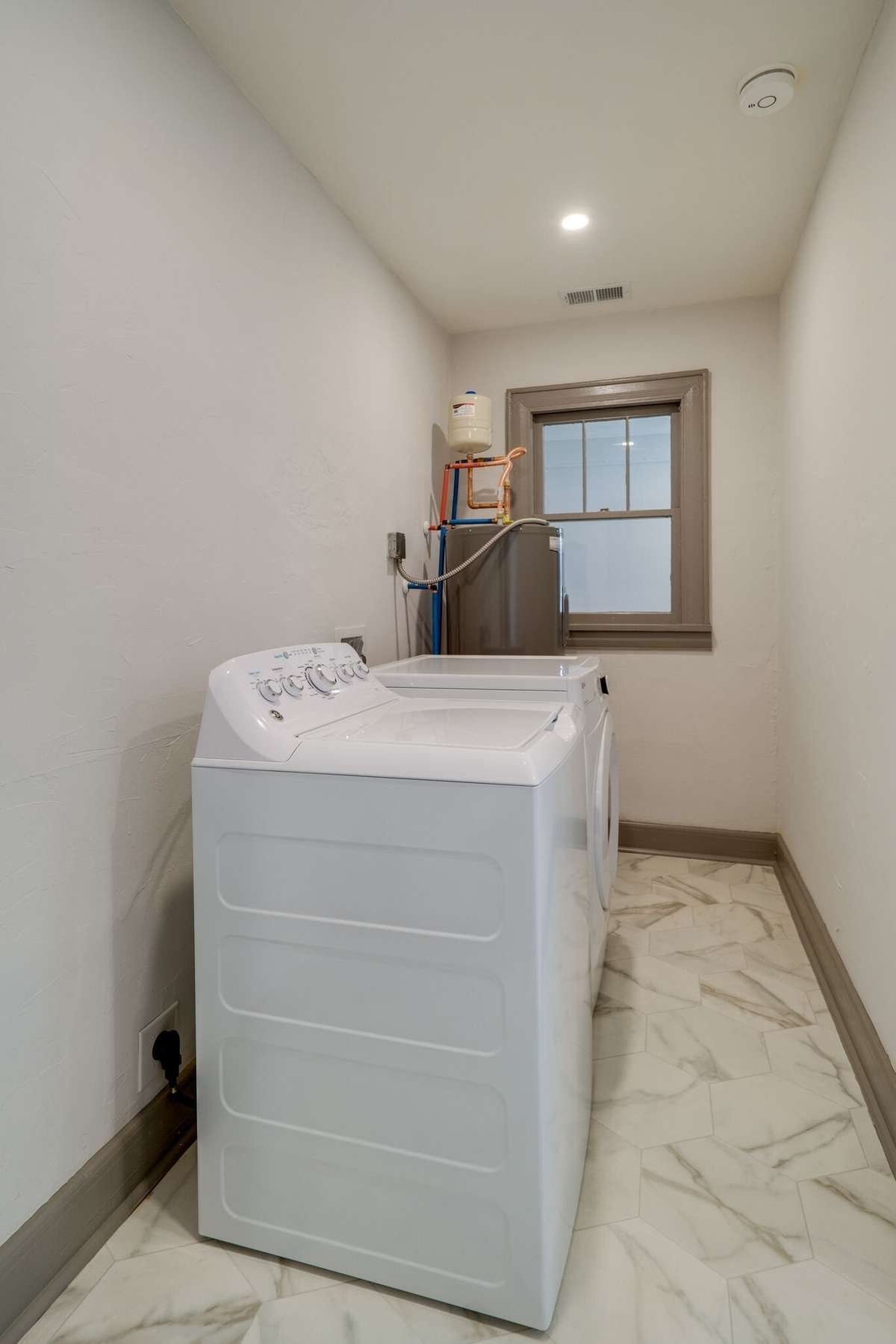 Unit A: In-unit washer and dryer, replaced in 2021.  Photo from 2021.