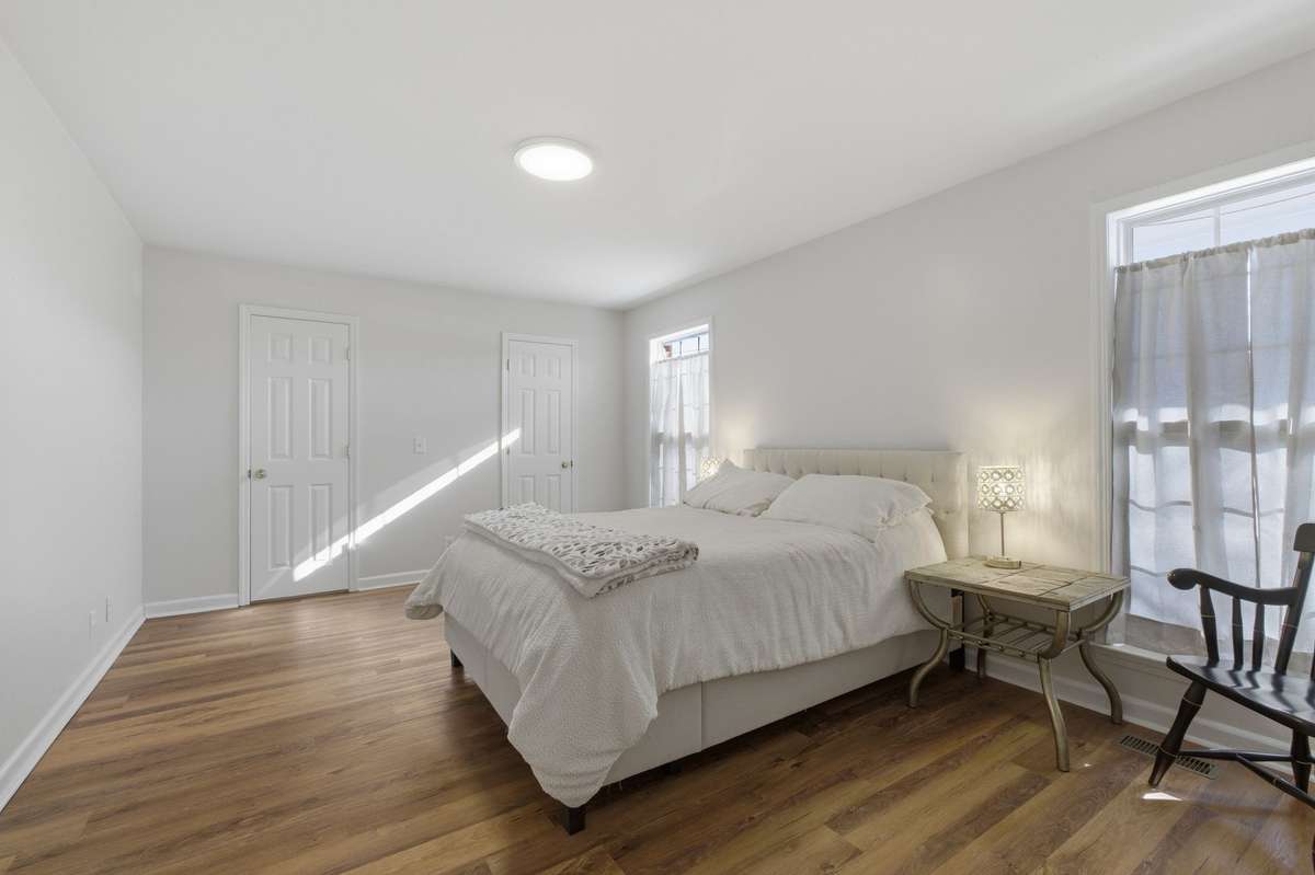 Primary bedroom is 17'x12' and includes an ensuite bathroom and two walk-in closets