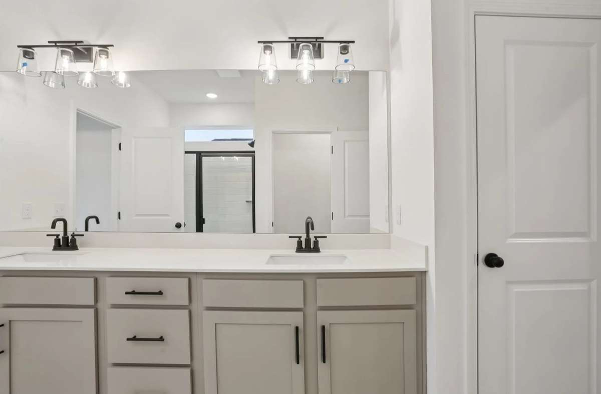 Blake first floor primary bath. Photos of similar home, same plan. Options may vary.