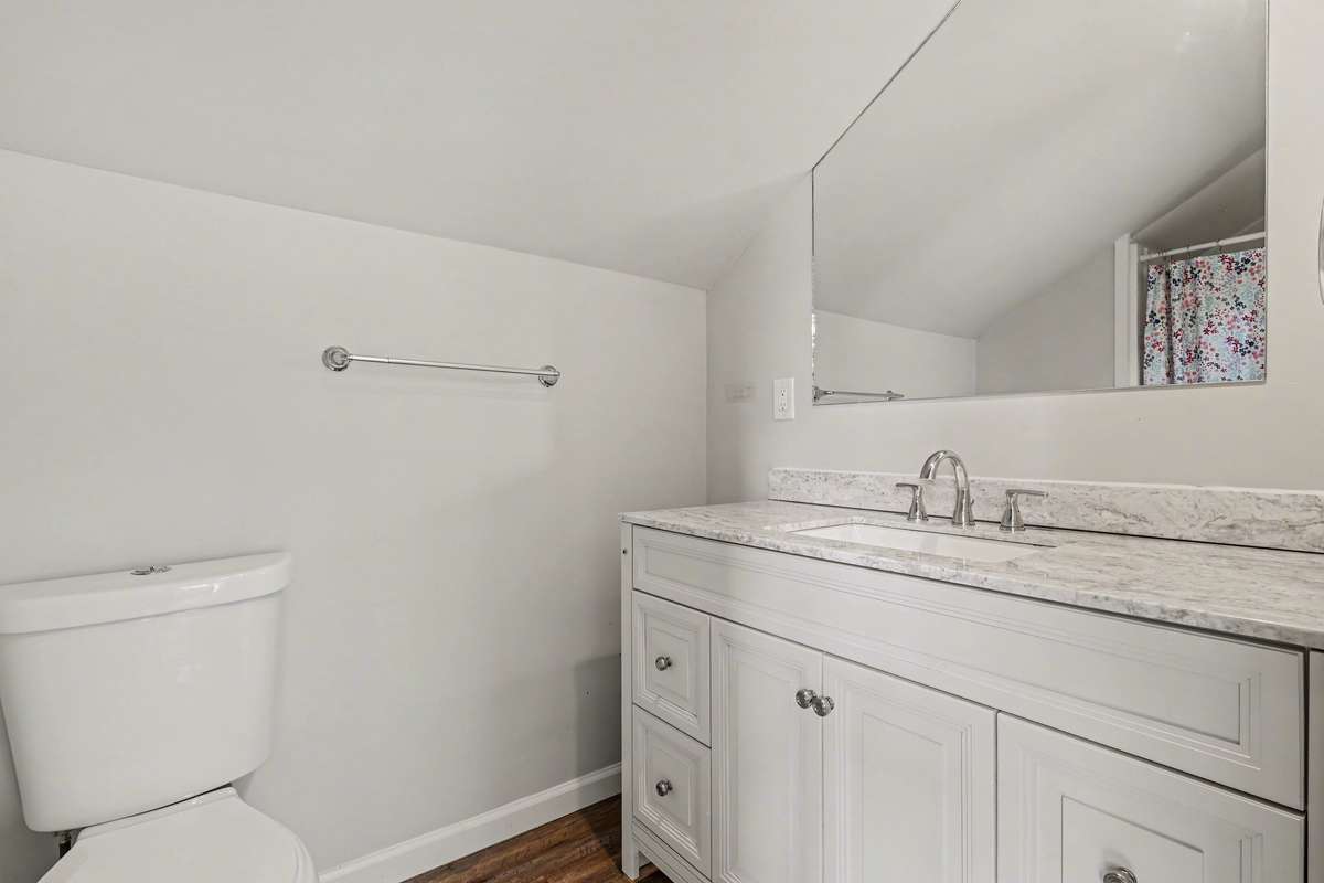 Upstairs bath with modern amenities.
