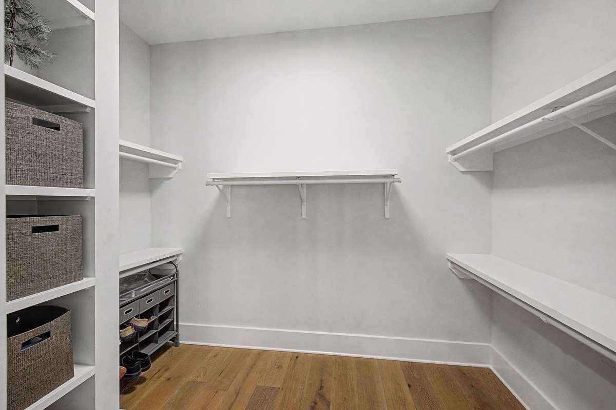 Walk-in closet