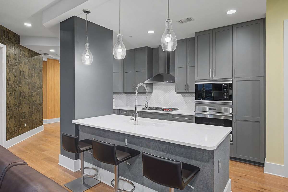 Full Kitchen with bar seating