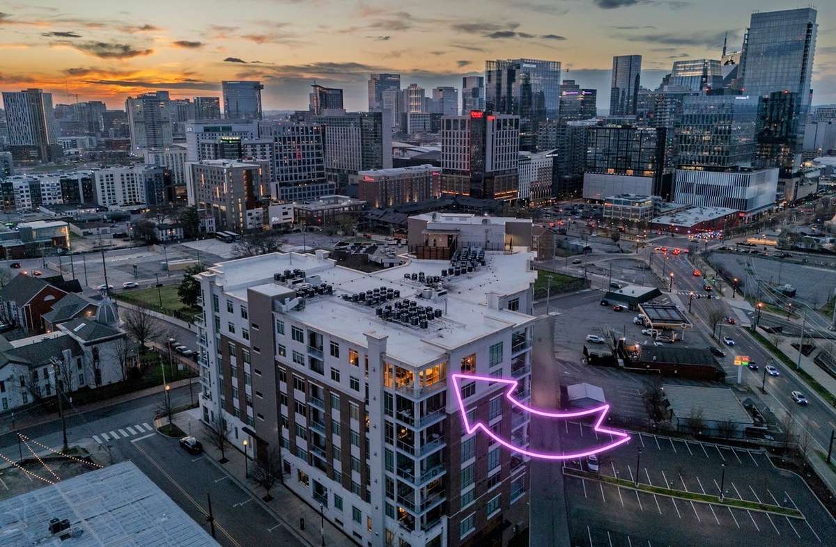 Direct location of this condo!