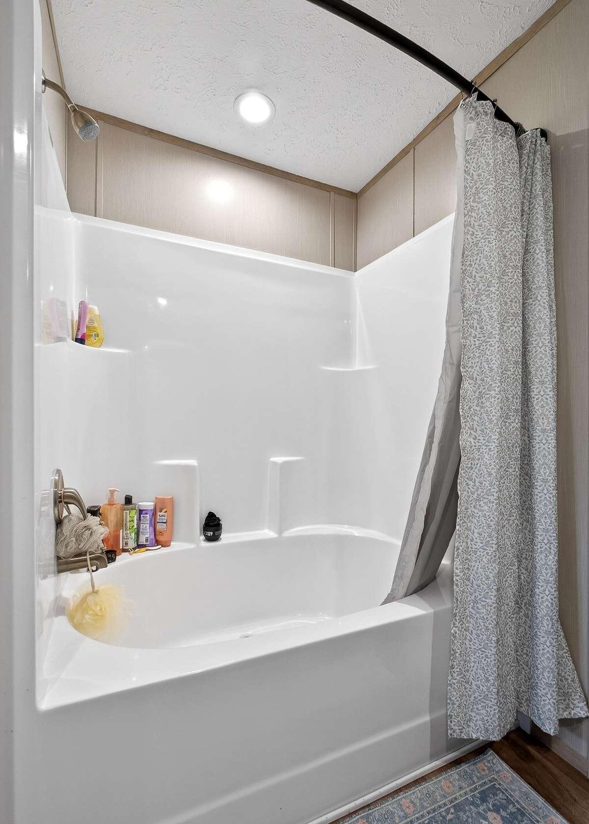 Shower/tub combo.