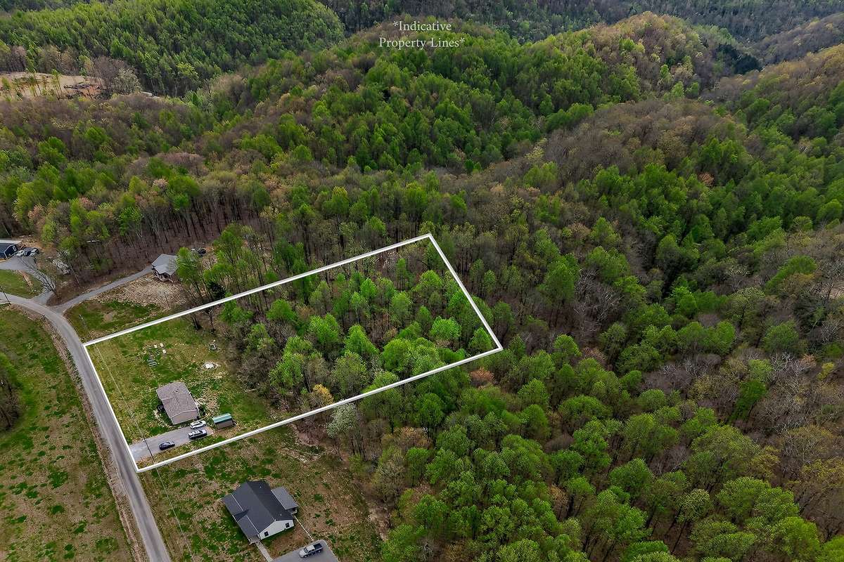 Approximate lot outline, please see plat for exact dimensions.