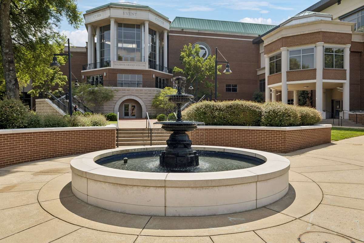 You're only 5 minutes from Belmont & Vanderbilt Universities!