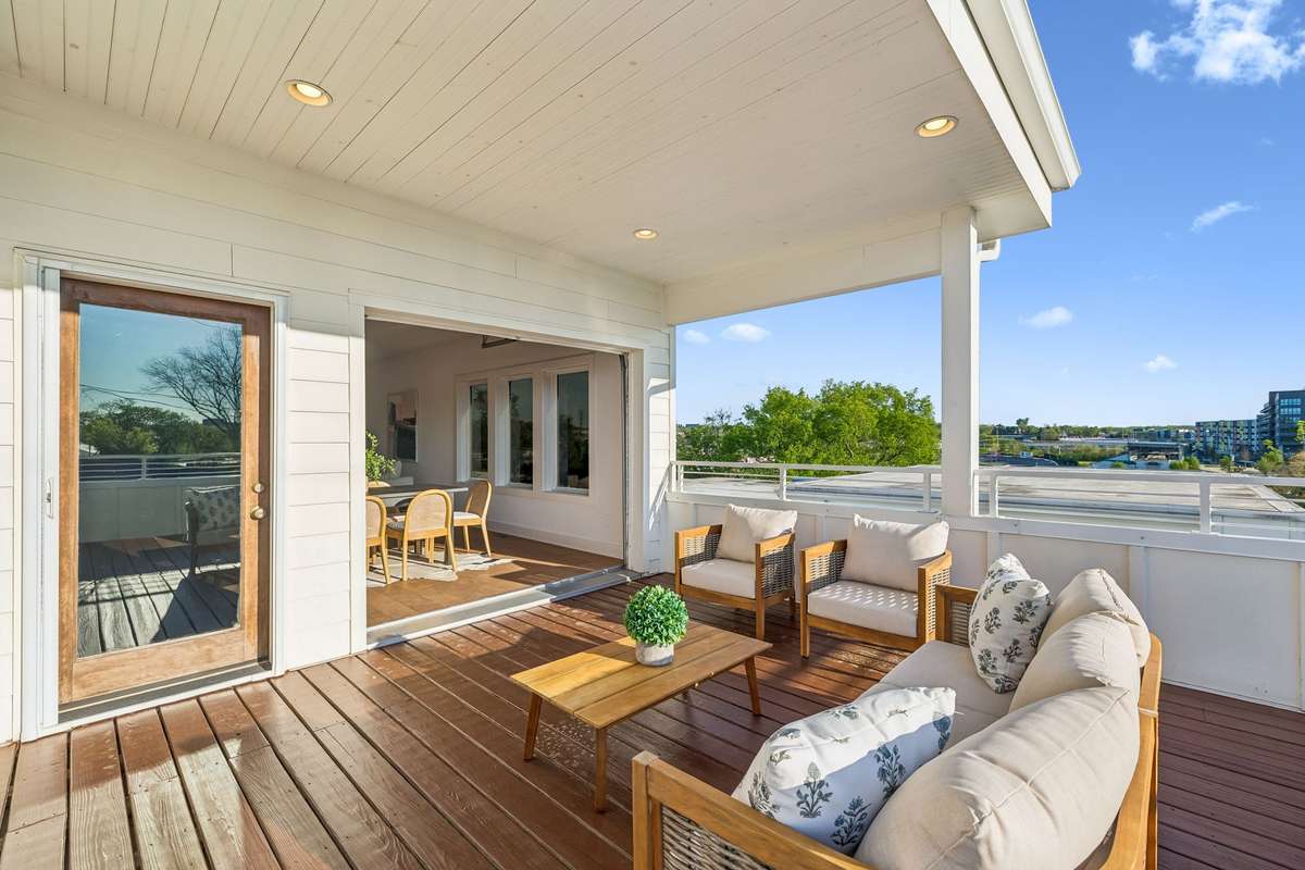 It's so easy to imagine yourself relaxing out here on warm spring evenings!