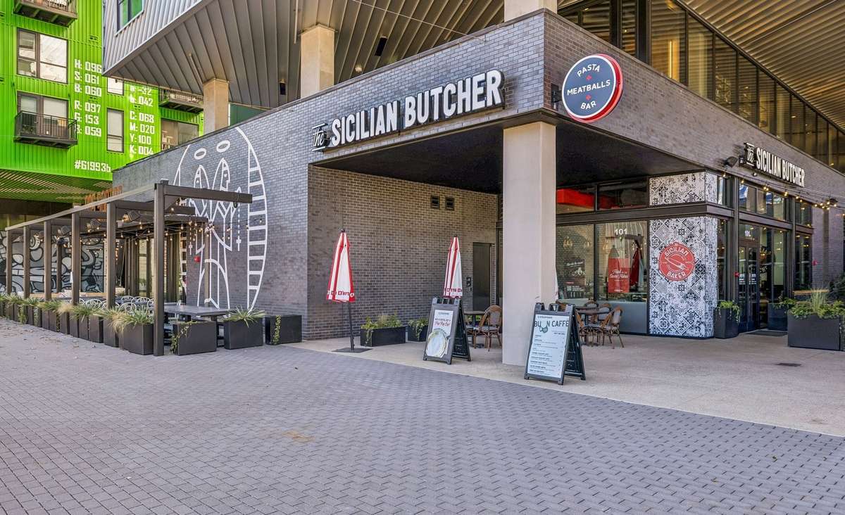 Explore the many nearby bars and restaurants! The Sicilian Butcher, Bastion, Pastis, Flamingo Cocktail Club & more are just minutes away.