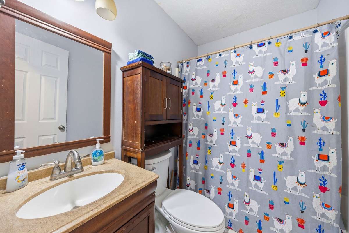 Full bath upstairs