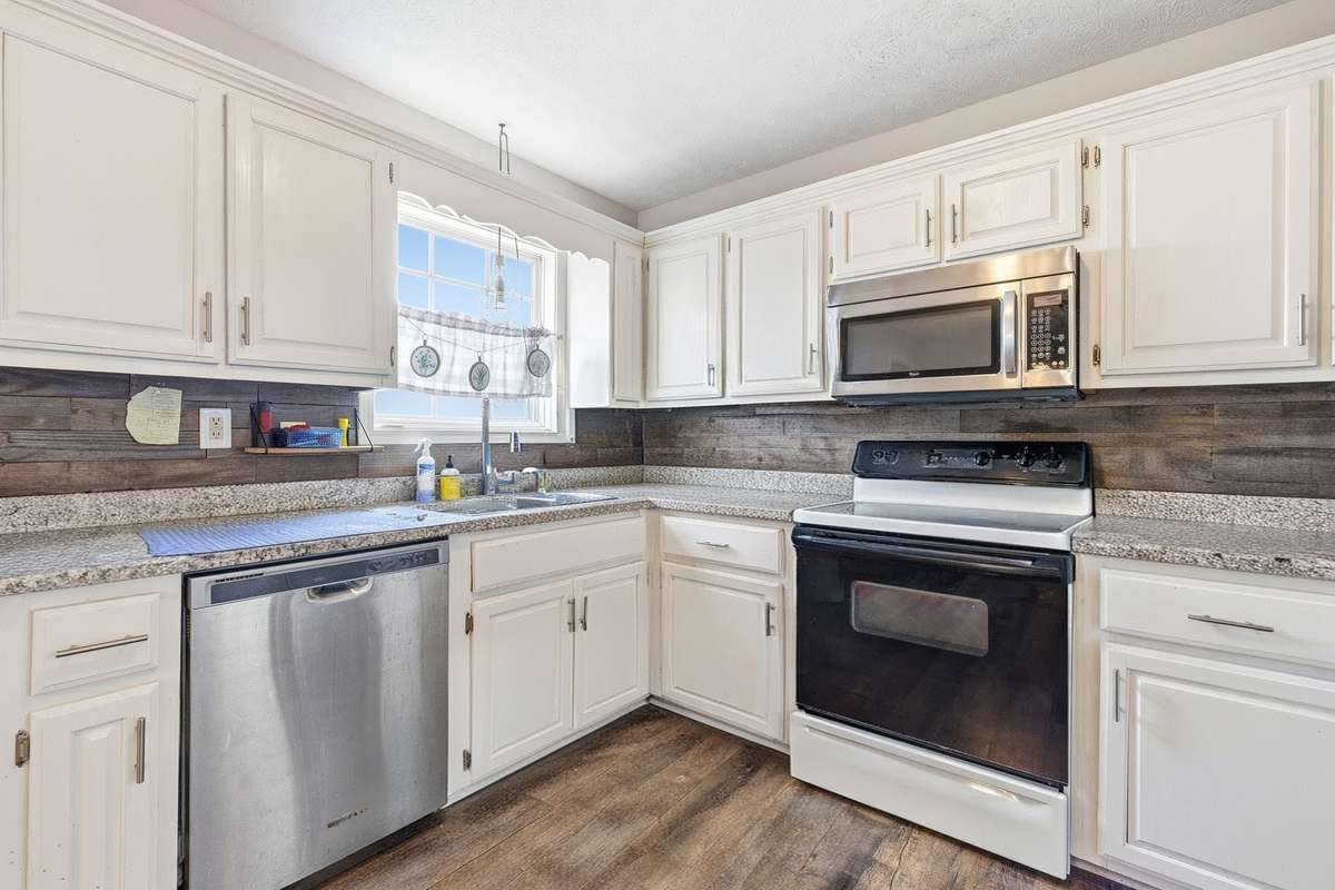 Another view of kitchen. And yes!  It has a dishwasher and built in microwave!