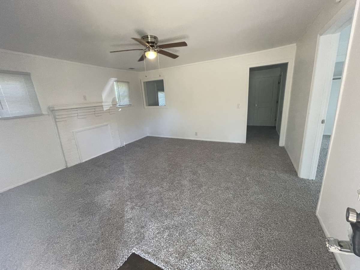 101 Dickson Ave #1 - Living room