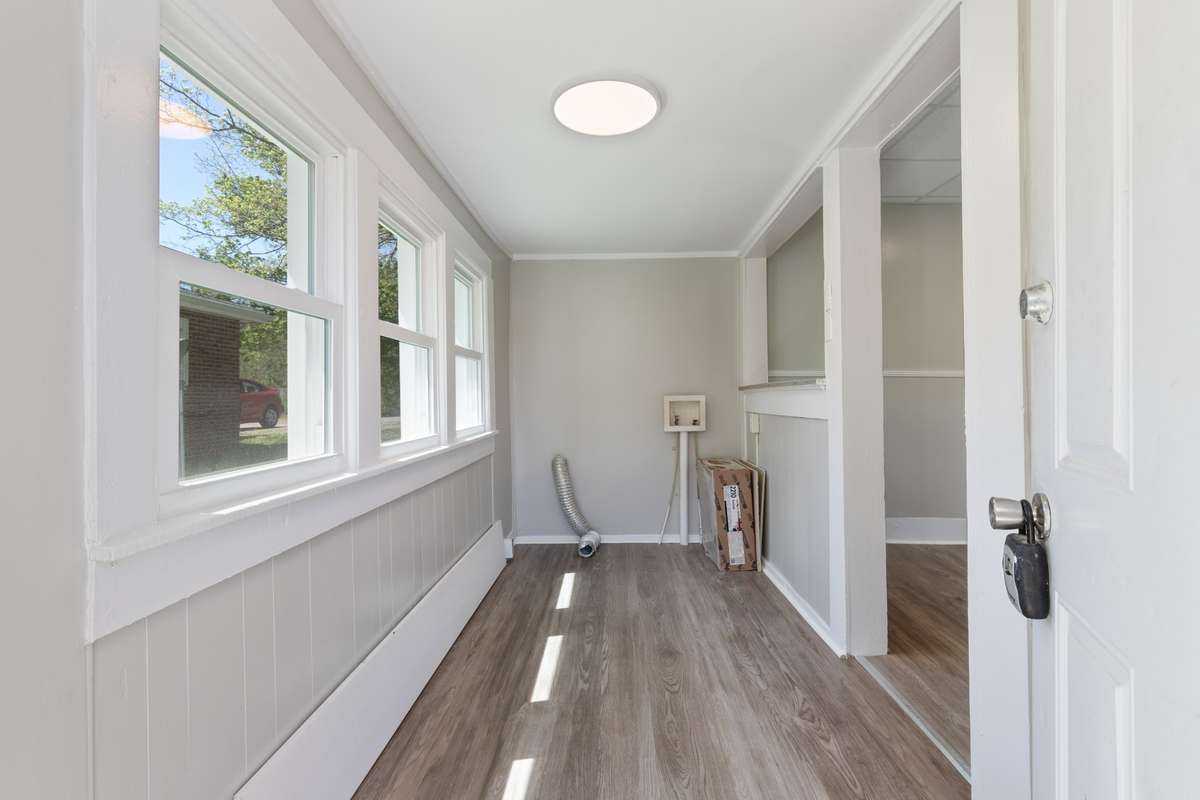 300 West Railroad - Laundry w/back door access